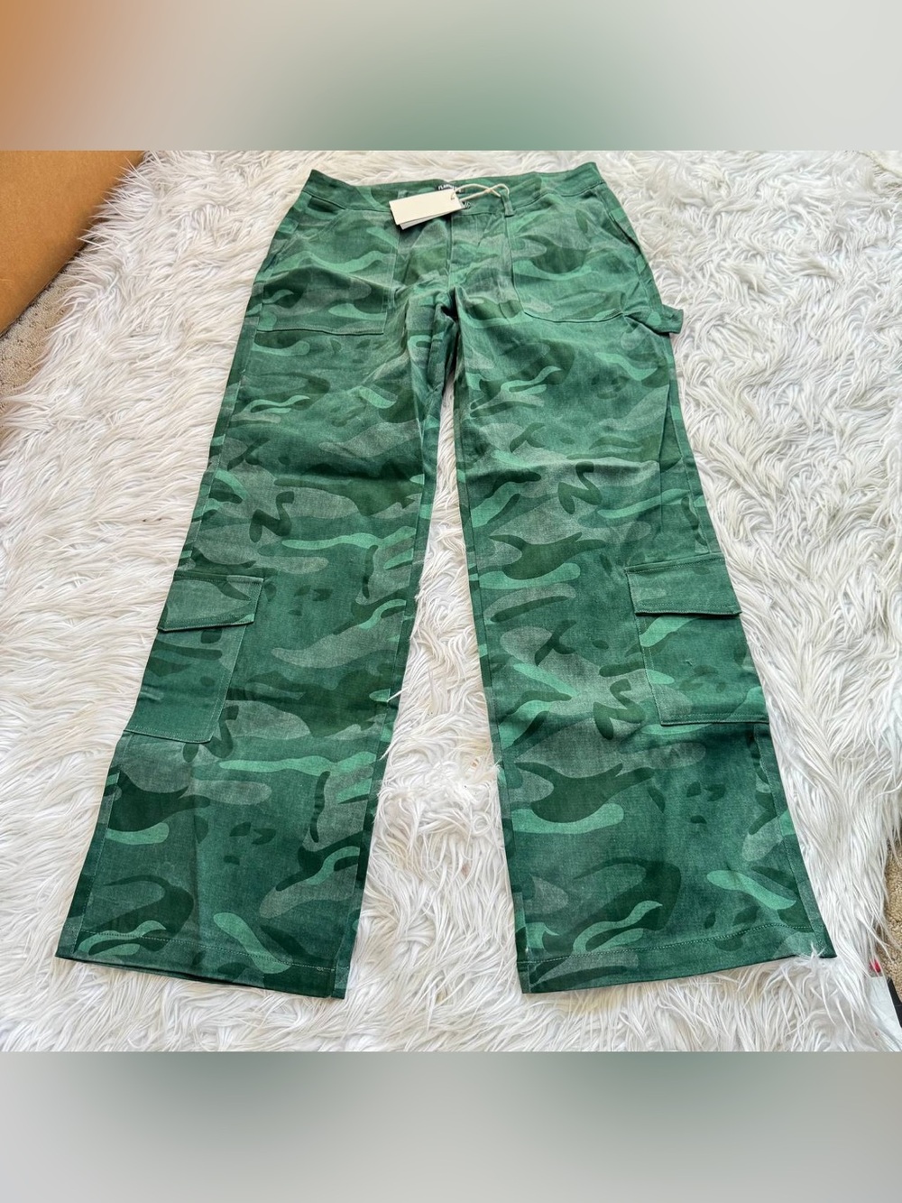 Green Camo Wide-Leg Cargo Pants